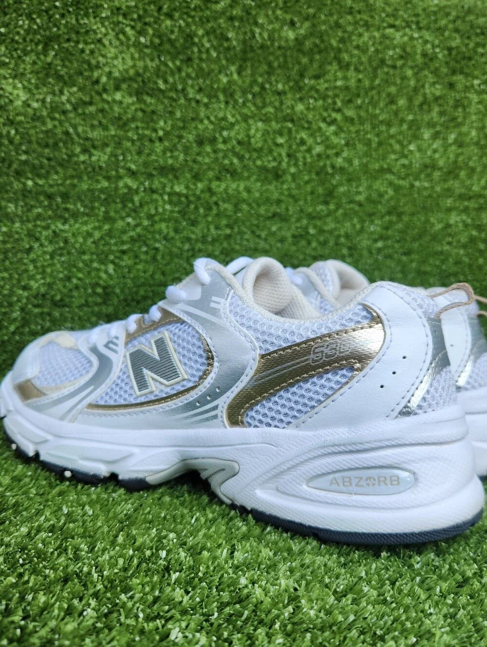 New Balance Big Girls Running White Metallic Gold Sneakers Shoes Size 5 Youth